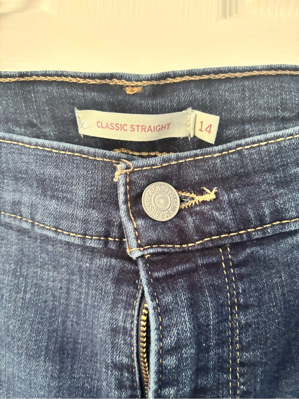 Levi's Women's Straight Leg Jeans in Dark Blue Wash - Picture 3 of 4